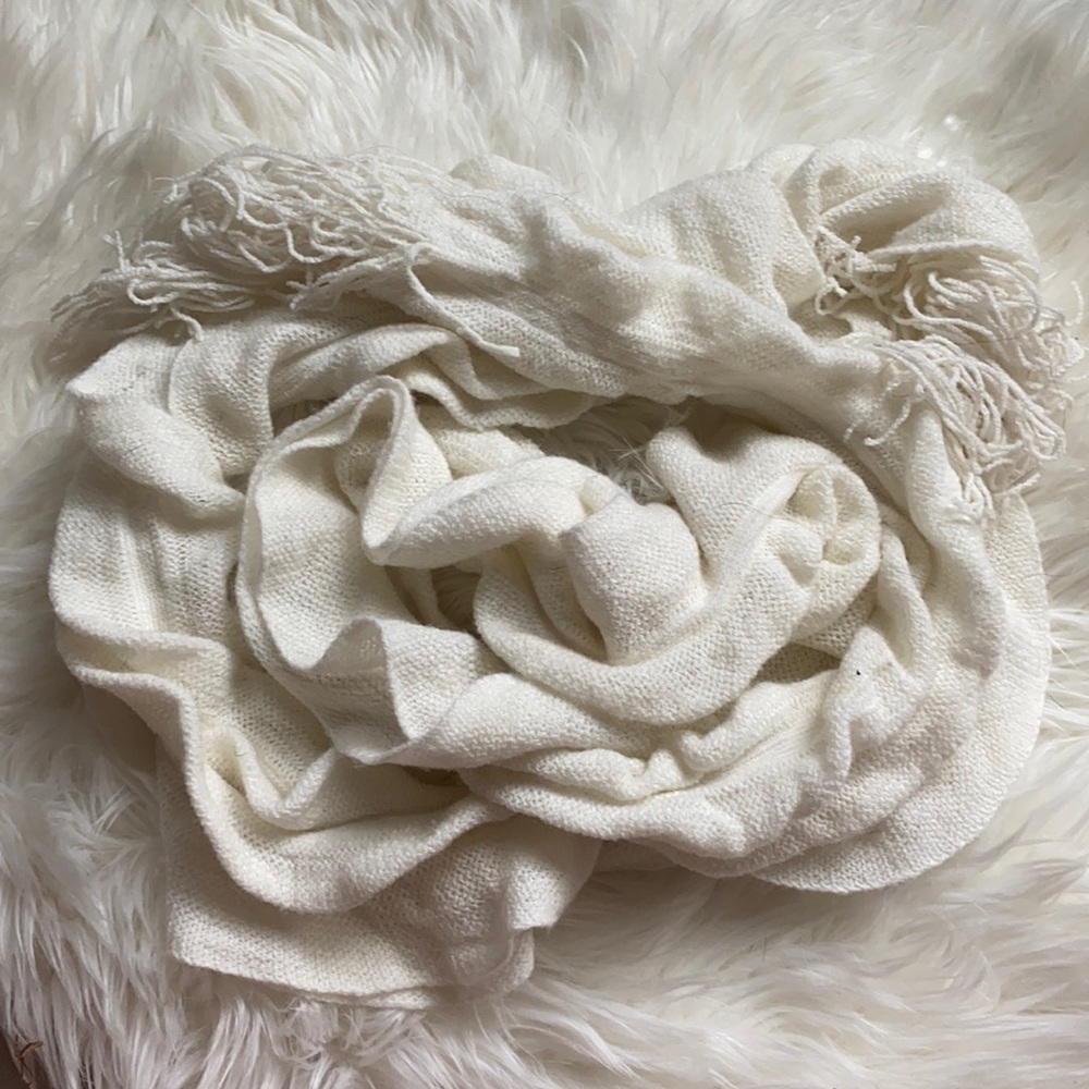 Ruffled white scarf